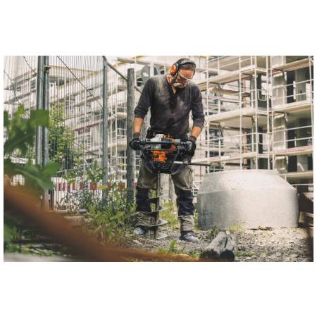 STIHL BT 131 půdní jamkovač