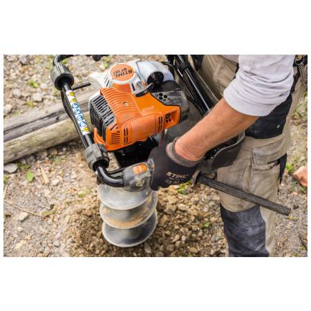 STIHL BT 131 půdní jamkovač