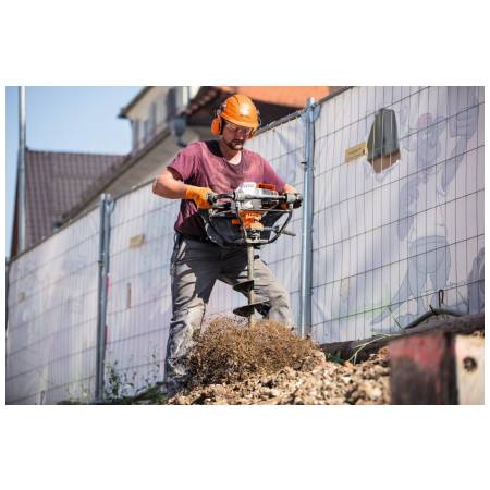 STIHL BT 131 půdní jamkovač