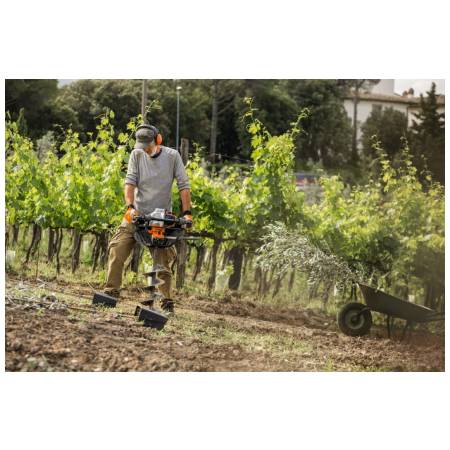 STIHL BT 131 půdní jamkovač