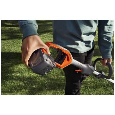 Husqvarna 215iL aku vyžínač SET