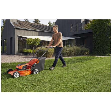 Husqvarna LC 142iS aku sekačka pojezd SET