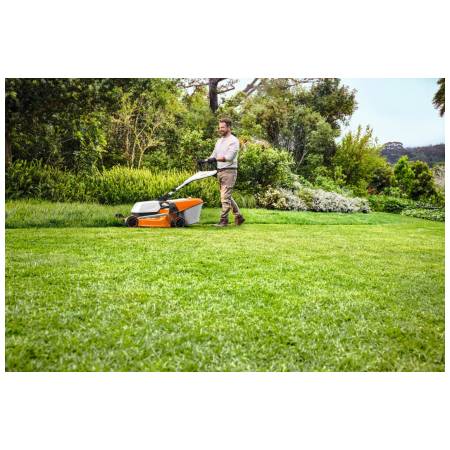 STIHL RMA 253.3 T aku sekačka pojezd
