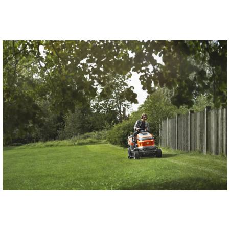Husqvarna TC 220T zahradní traktor