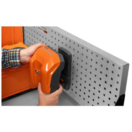 Husqvarna Nástěnný držák na nabíječku 40-C